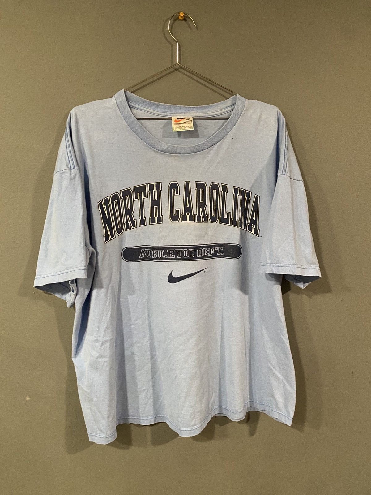 Nike Vintage Nike North Carolina Collegiate T Shirt Size US XL / EU 56 / 4 - 1 Thumbnail