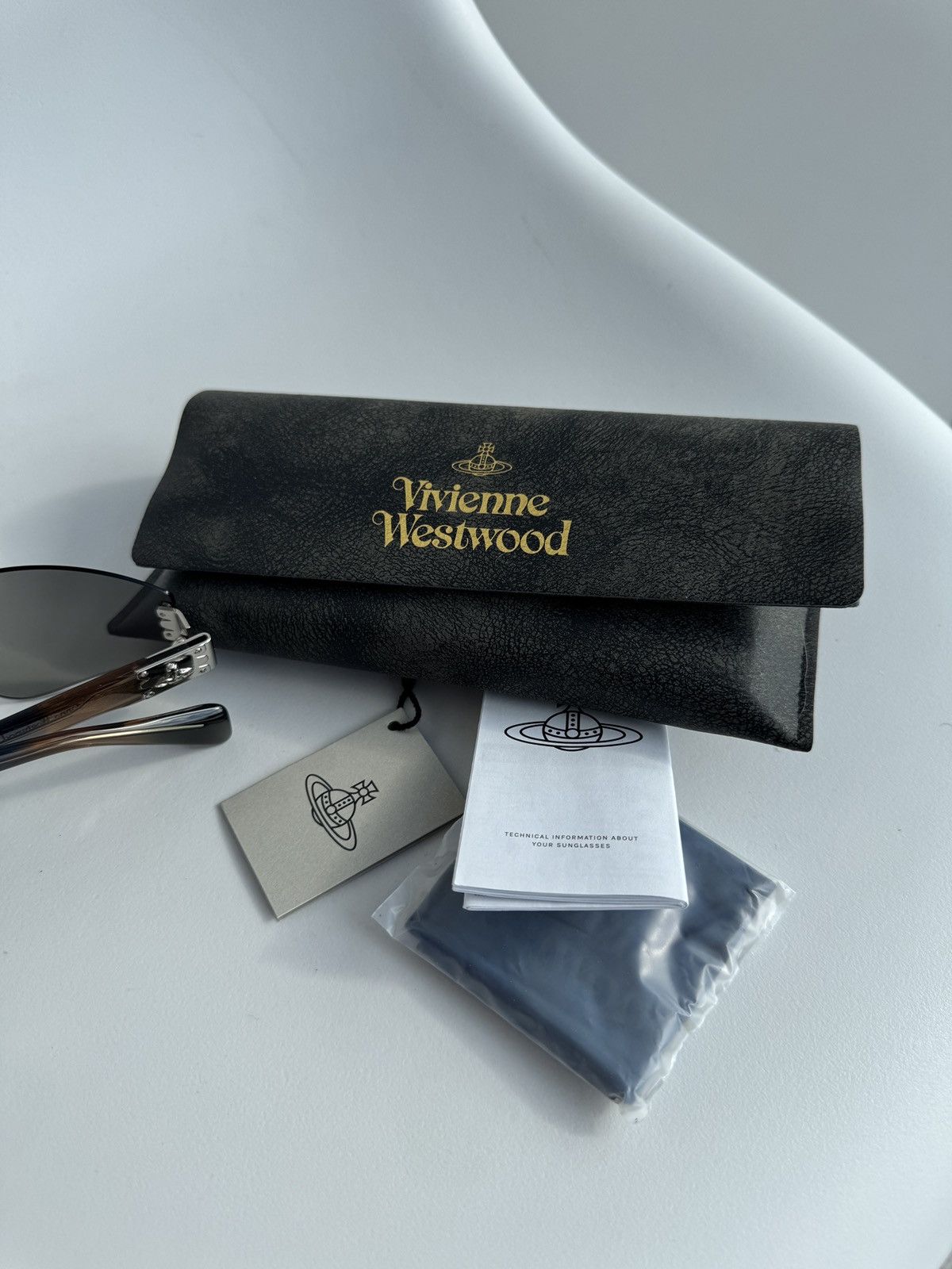 Vivienne Westwood Vivienne Westwood Jordan Sunglasses VW7020 Size ONE SIZE - 11 Thumbnail