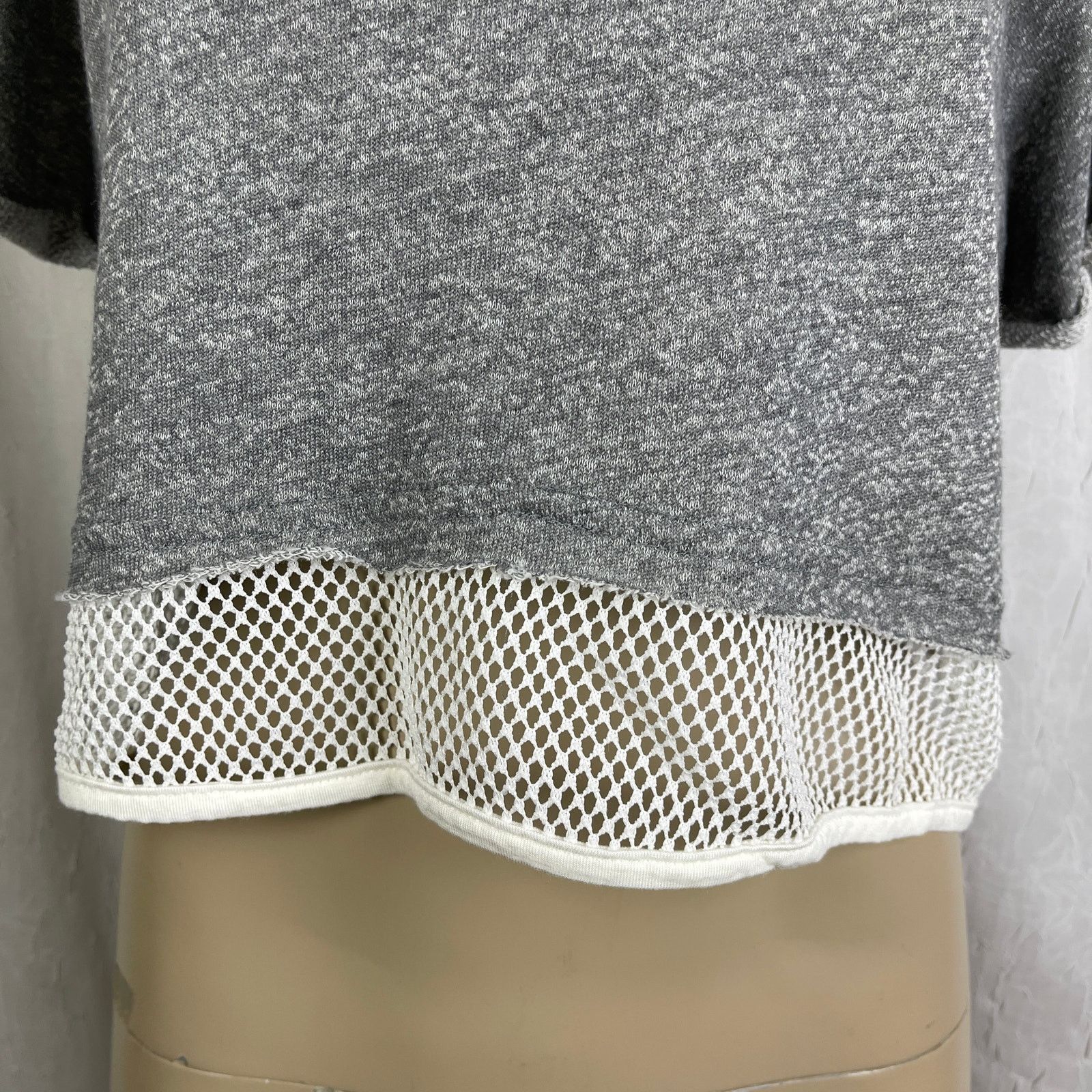 Forever 21 Forever 21 Grey Crop Sweatshirt White Mesh Athletic Top NWT Size L / US 10 / IT 46 - 3 Thumbnail
