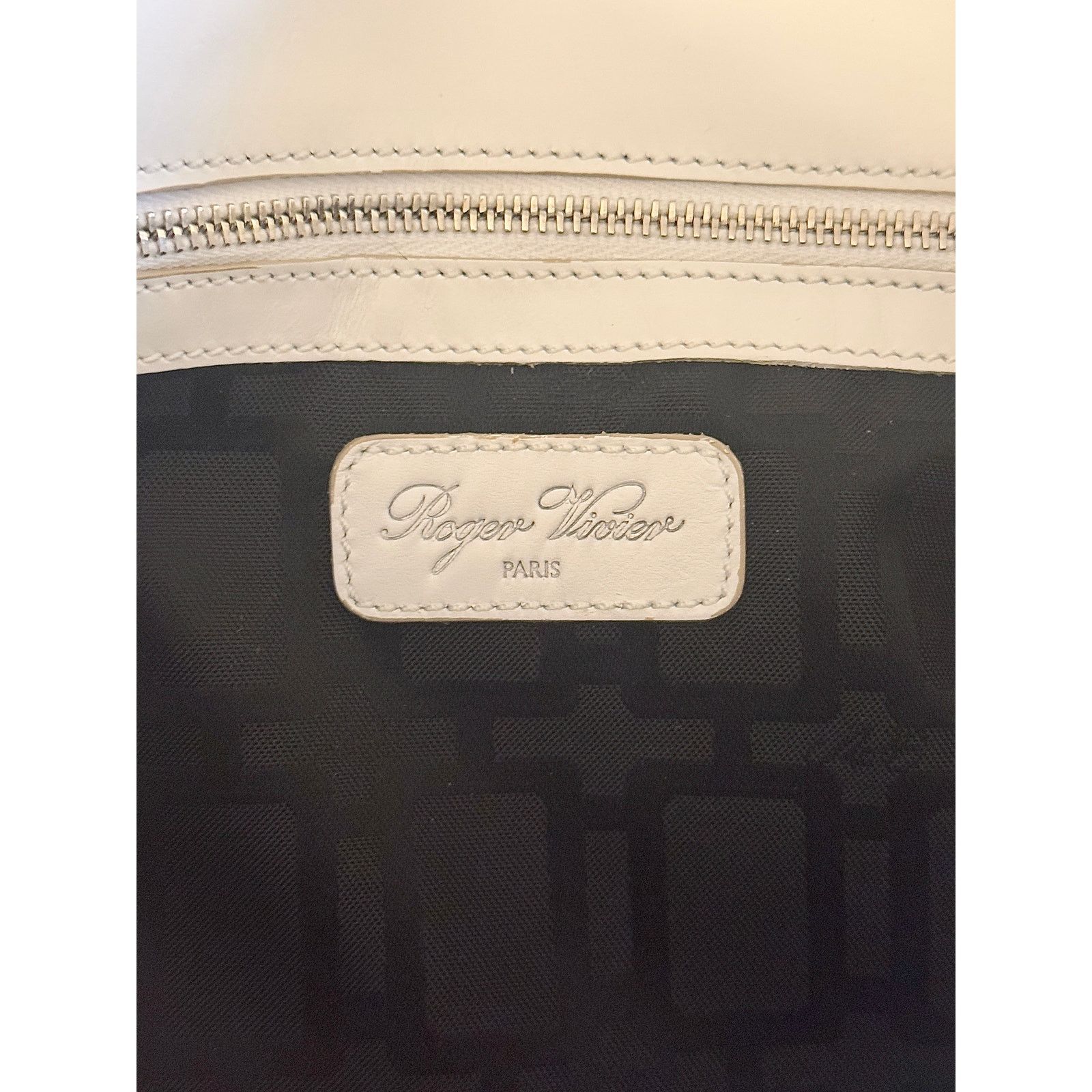 Roger Vivier Roger Vivier White Patent Leather Shoulder Bag Size ONE SIZE - 3 Thumbnail