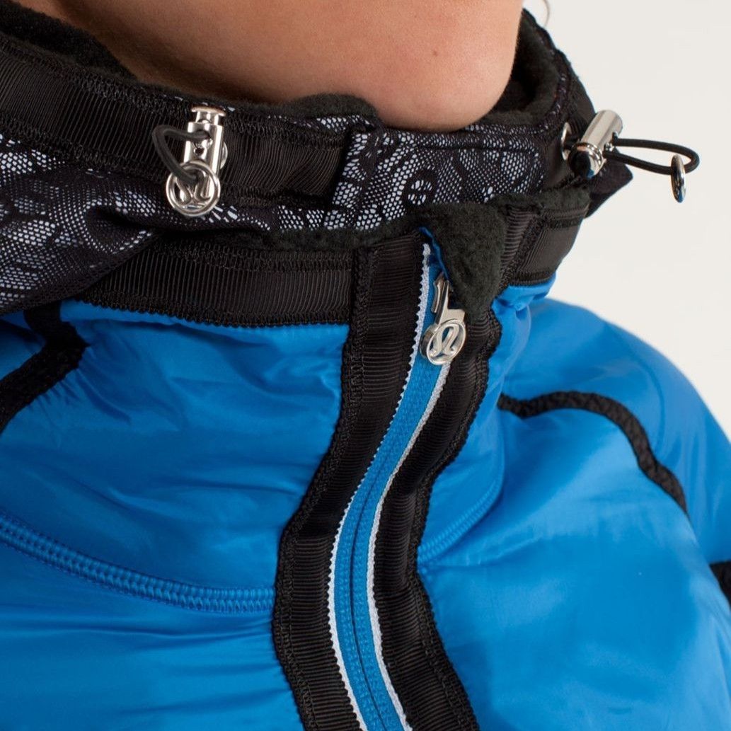 Lululemon Bundle Up Jacket in Black & Beaming Blue in size 8 NWOT Size M / US 6-8 / IT 42-44 - 5 Thumbnail