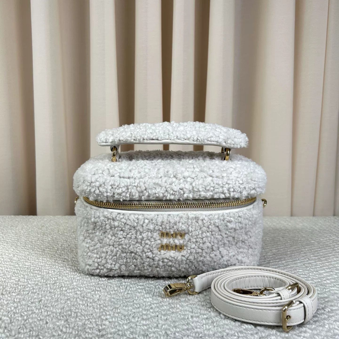 Miu Miu Pre-loved Bag Very good condition Size ONE SIZE - 1 Thumbnail