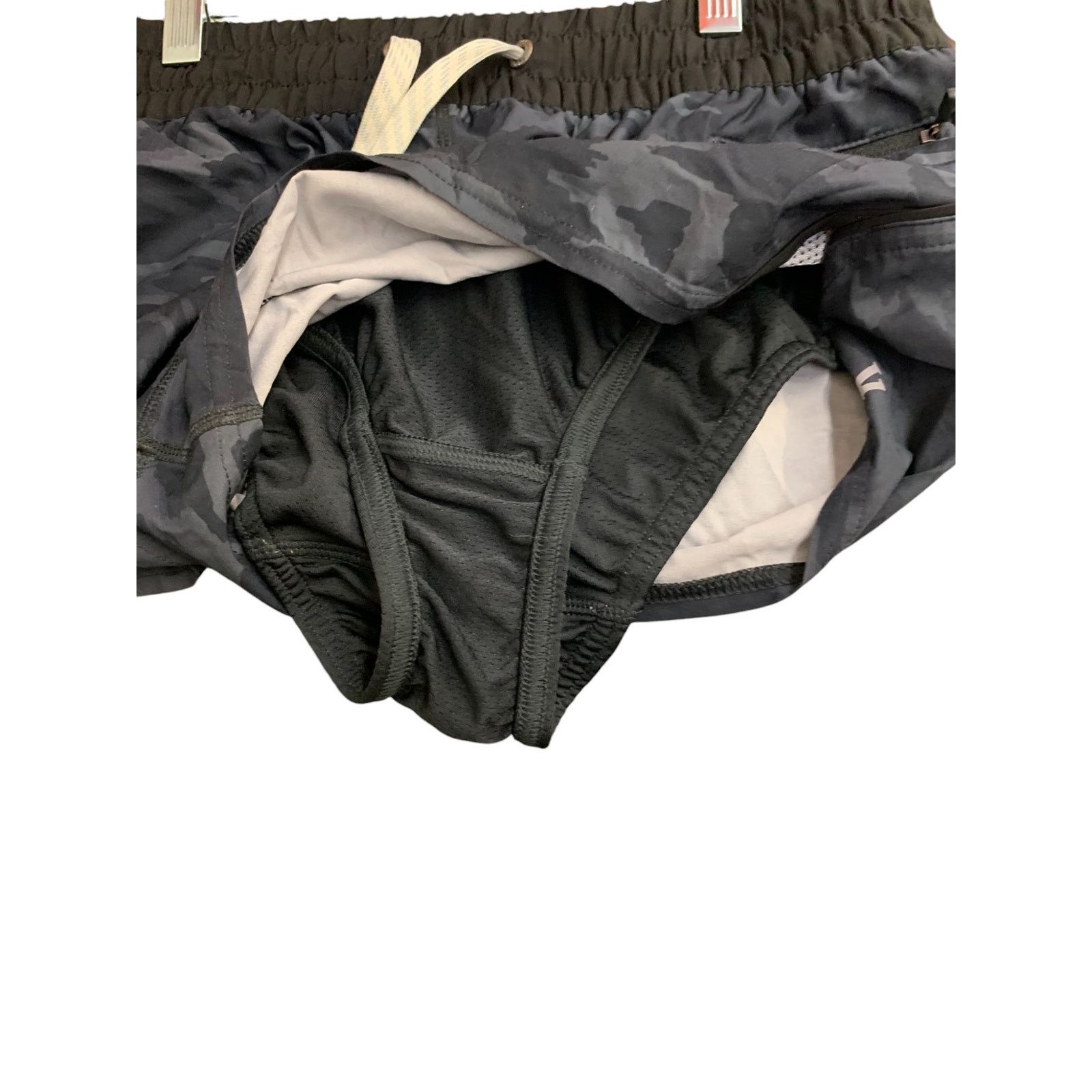 Vuori Vuori Clementine Short Women's Shorts Black Camo SZ Medium Size 30" / US 8 / IT 44 - 4 Thumbnail