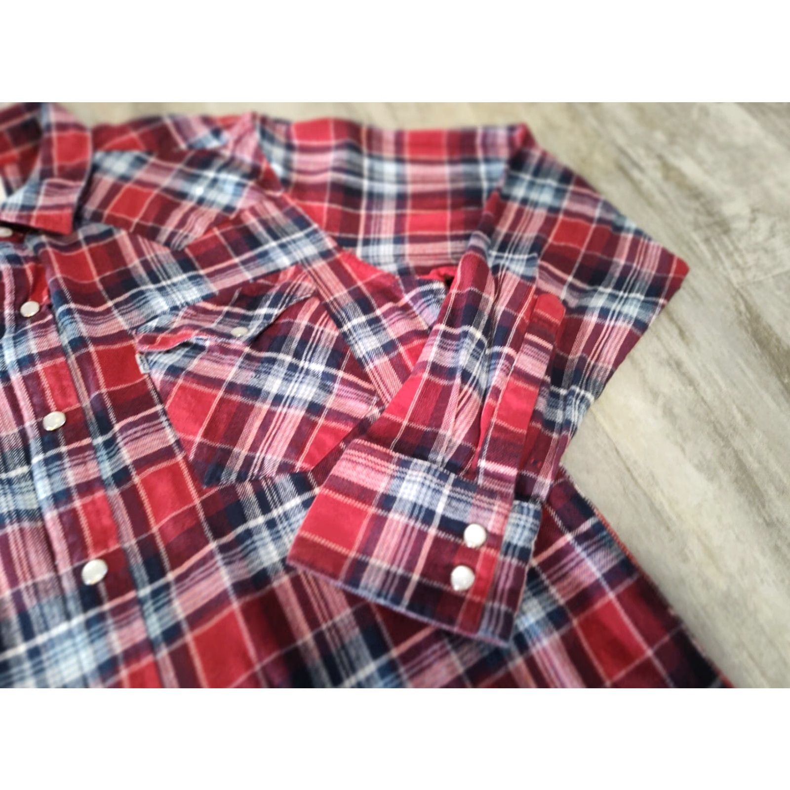 Levi's VINTAGE Levi's Women's Red Plaid Flannel Long Sleeve Snap Button-Up Shirt L Classic Western Size L / US 10 / IT 46 - 4 Thumbnail