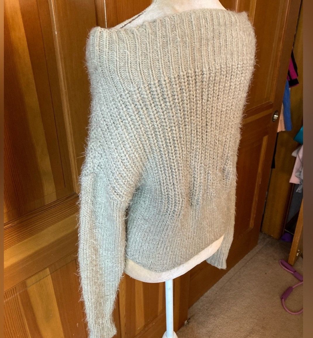 Designer × Other NWOT, Active USA Women’s Grey Off Shoulder Sweater. Size S / US 4 / IT 40 - 7 Thumbnail