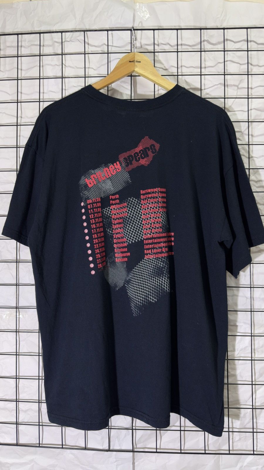 Band Tees Vintage 2009 britney spears tour tee shirt Size US XL / EU 56 / 4 - 2 Thumbnail