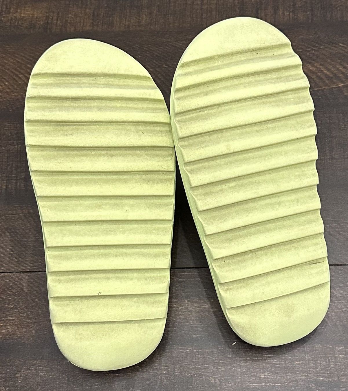 Yeezy Yeezy Slide Glow Green Men’s Size 10 Size US 10 / EU 43 - 6 Thumbnail