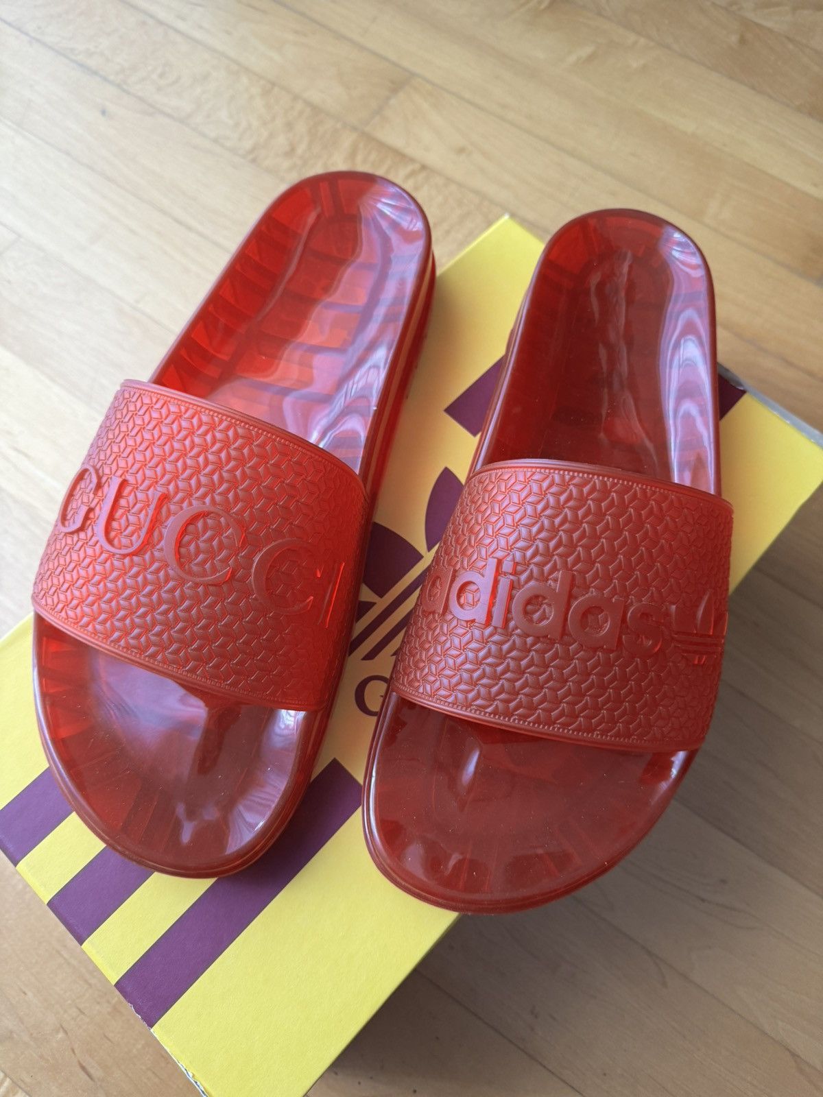 サンダル Gucci Leather Slides With All-Over Gg Motif Gucci Leather Slides With All-Over Gg Motif in Black for Men