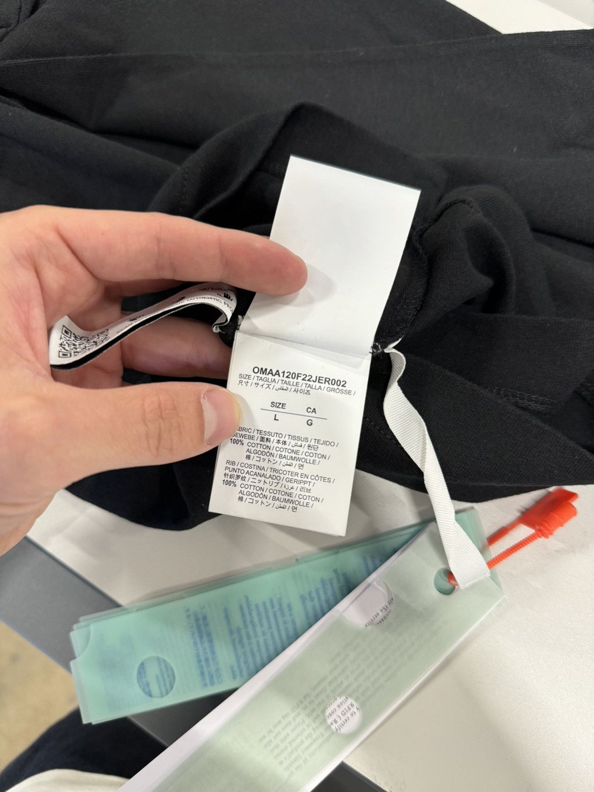 Off-White Off-White Spray Helvetica Embroidery T-shirt NEW 500$ Retail Size US L / EU 52-54 / 3 - 7 Thumbnail