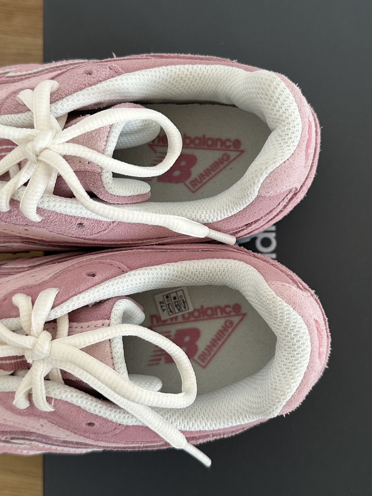 Pastel pink 204L New Balance suede sneakers