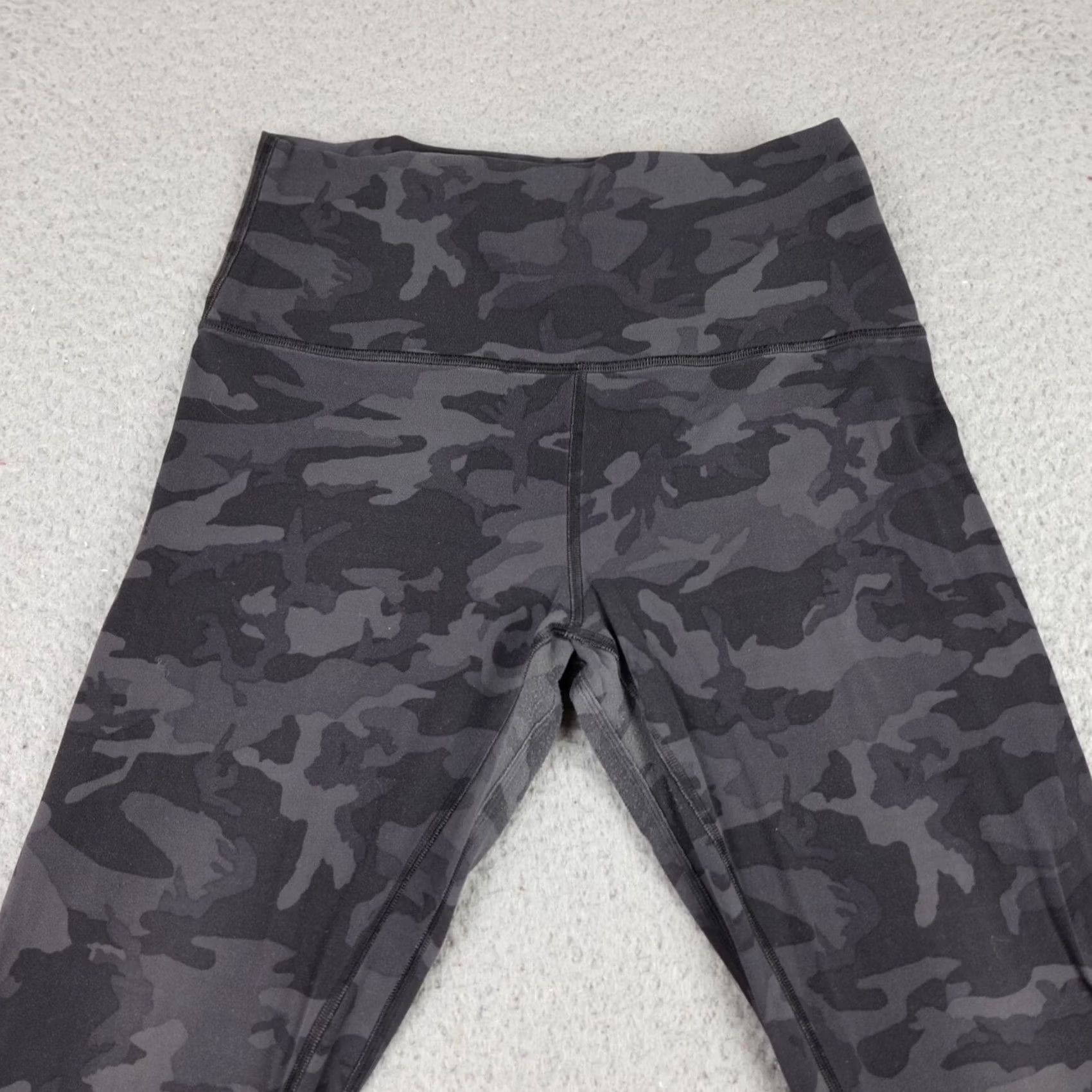 Lululemon Lululemon Leggings Womens 2 Black Camo Capri High Rise Athleisure Gym Yoga Size 26" / US 2 / IT 38 - 3 Thumbnail