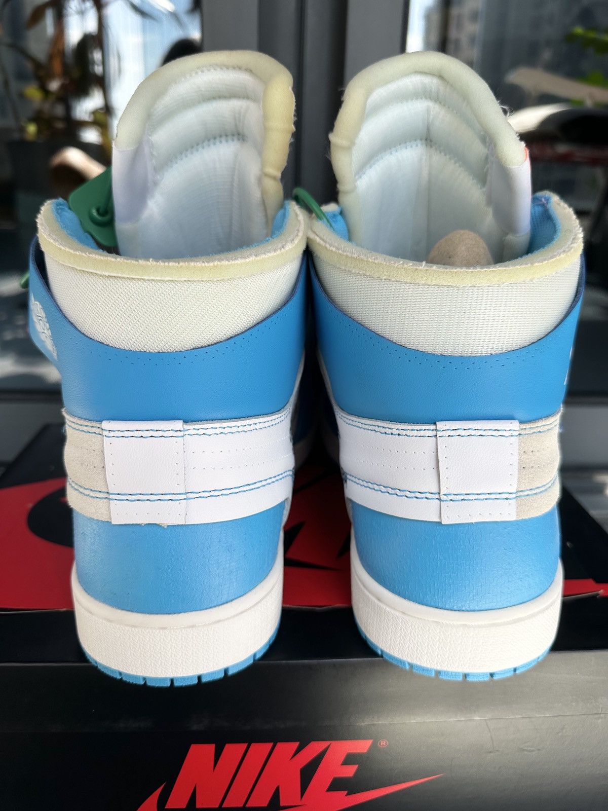 Jordan Brand × Off-White × Virgil Abloh Jordan 1 Retro High Off-White University Blue Size 12 Size US 12 / EU 45 - 4 Thumbnail