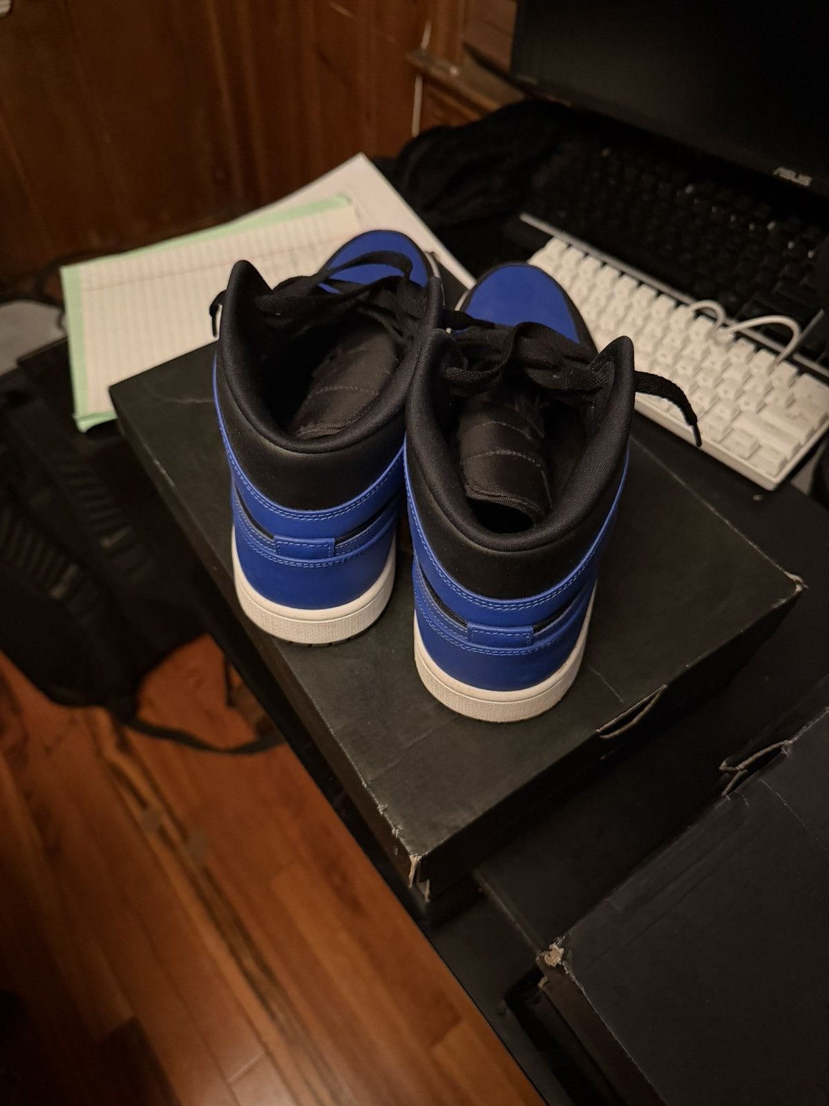 Nike Jordan 1 mid Size US 9.5 / EU 42-43 - 5 Thumbnail