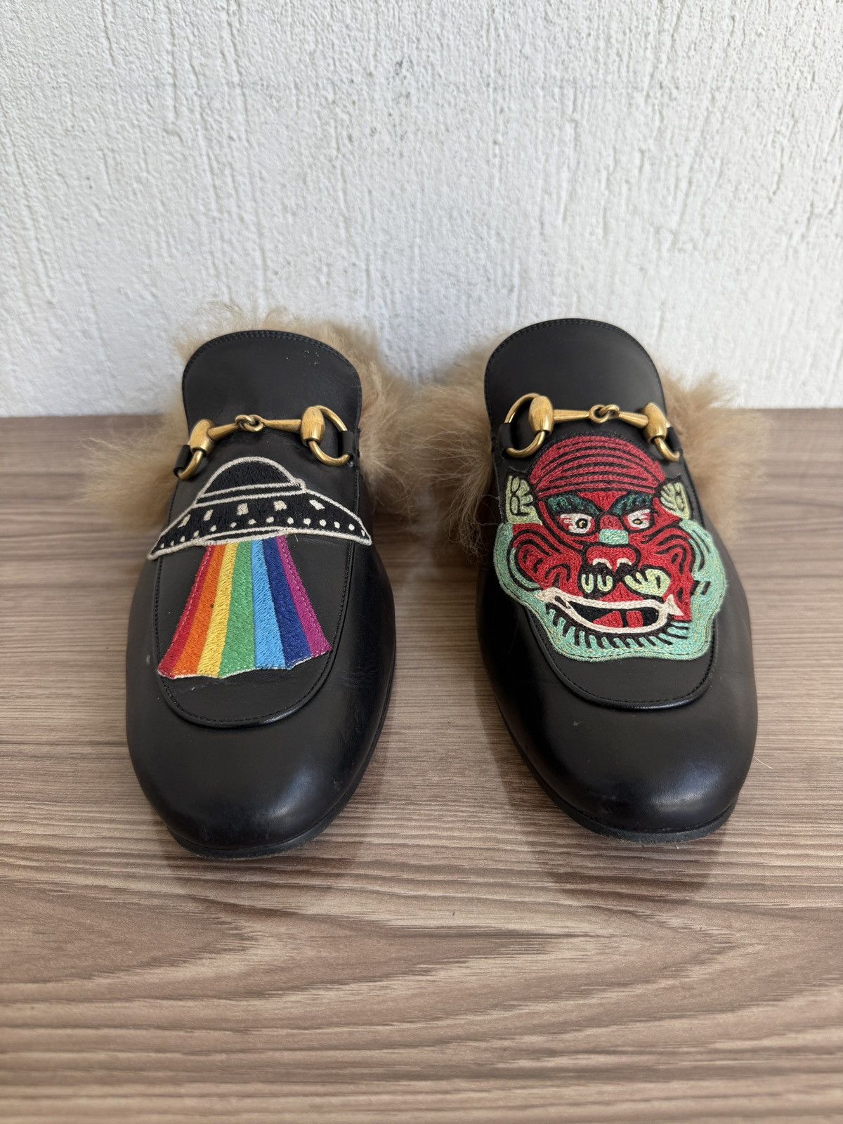 Gucci Ufo and dragons Fur mules Size US 7.5 / EU 40-41 - 4 Thumbnail