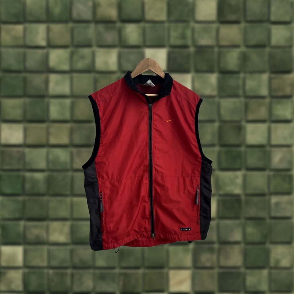 Nike VINTAGE Nike Vest Windbreaker Mens L Red Nylon 90s Sports Retro Casual Streetwear USA Nike Acg Size US L / EU 52-54 / 3 - 1 Thumbnail