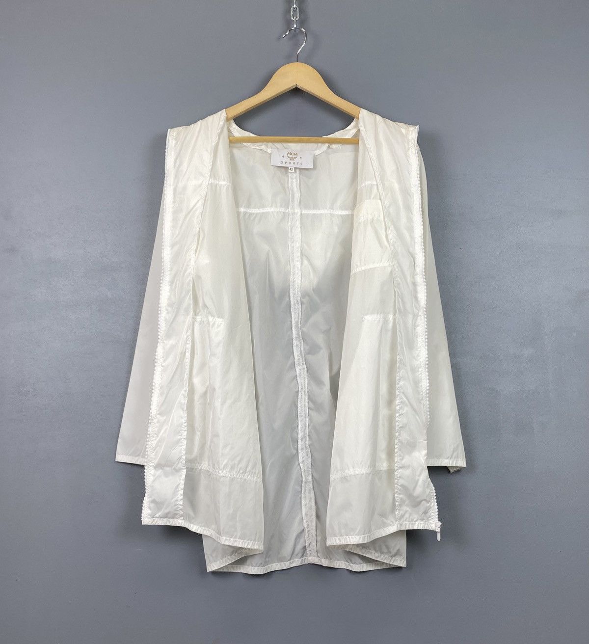 Vintage Vintage MCM Sports Rain Coat Men’s Luxury Size 42 White Top Size US XS / EU 42 / 0 - 10 Thumbnail