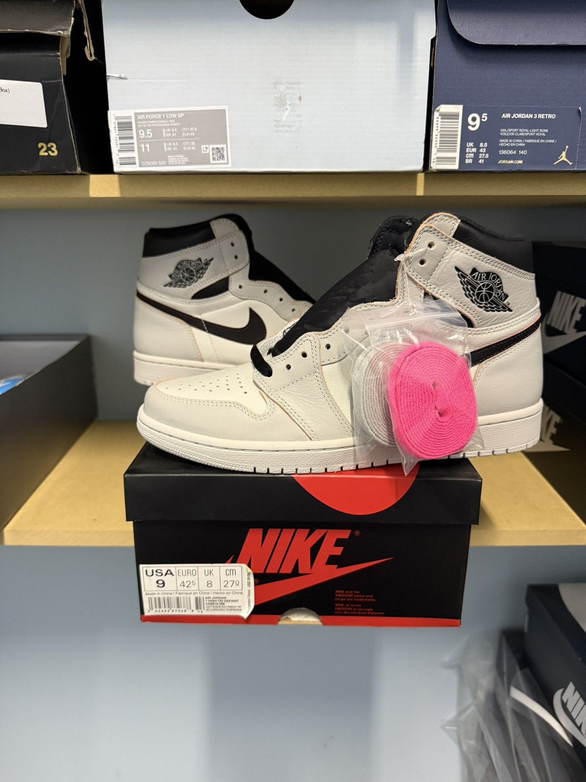 Jordan Brand Air Jordan 1 NYC to Paris Size 9 Brand New Size US 9 / EU 42 - 1 Thumbnail