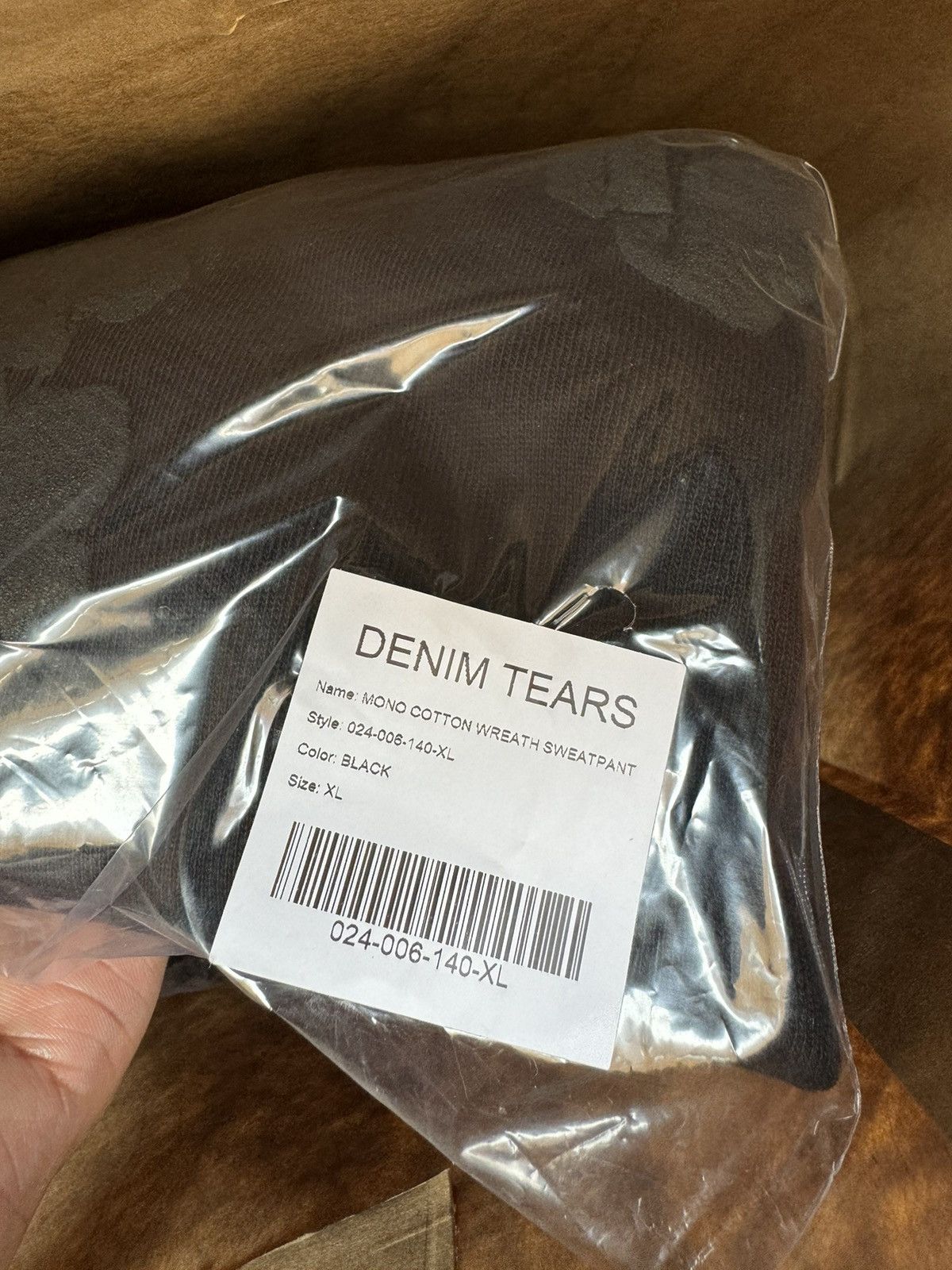 DENIM TEARS Denim Tears Monochrome Cotton Wreath Sweatpants Size US 38 / EU 54 - 2 Thumbnail