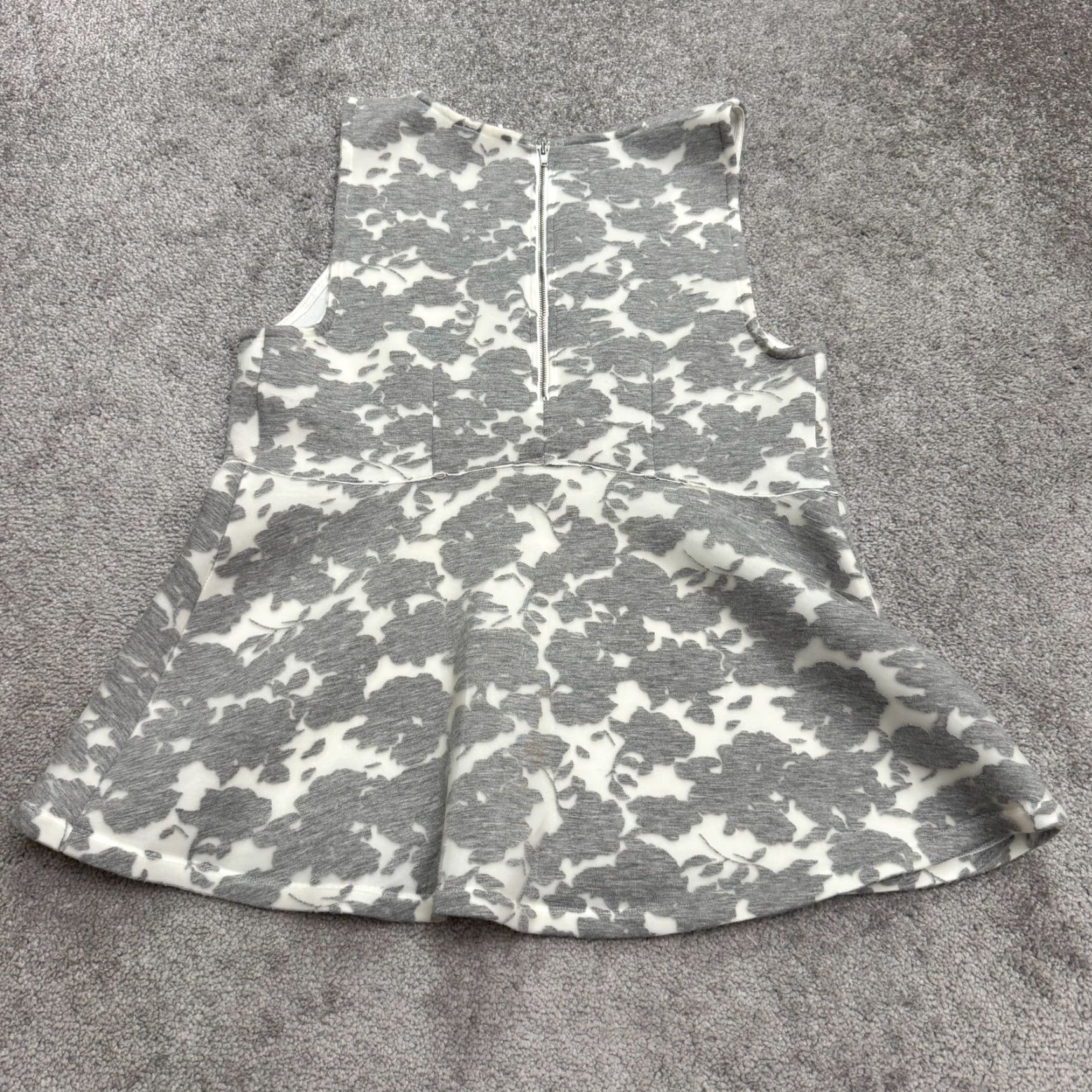 Anthropologie Anthropologie x Akemi + Kin Peplum Tank Top Women Large White Gray Floral Summer Size L / US 10 / IT 46 - 2 Thumbnail