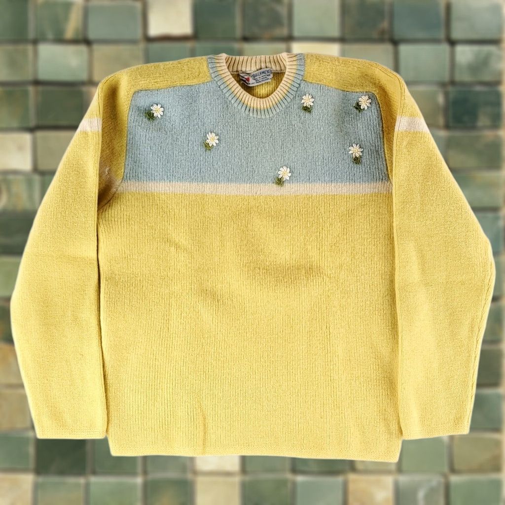 Obermeyer VINTAGE Obermeyer Sweater Womens S 100% Wool Yellow Daisy Applique Austria 60s Pullover Blues Size S / US 4 / IT 40 - 1 Thumbnail