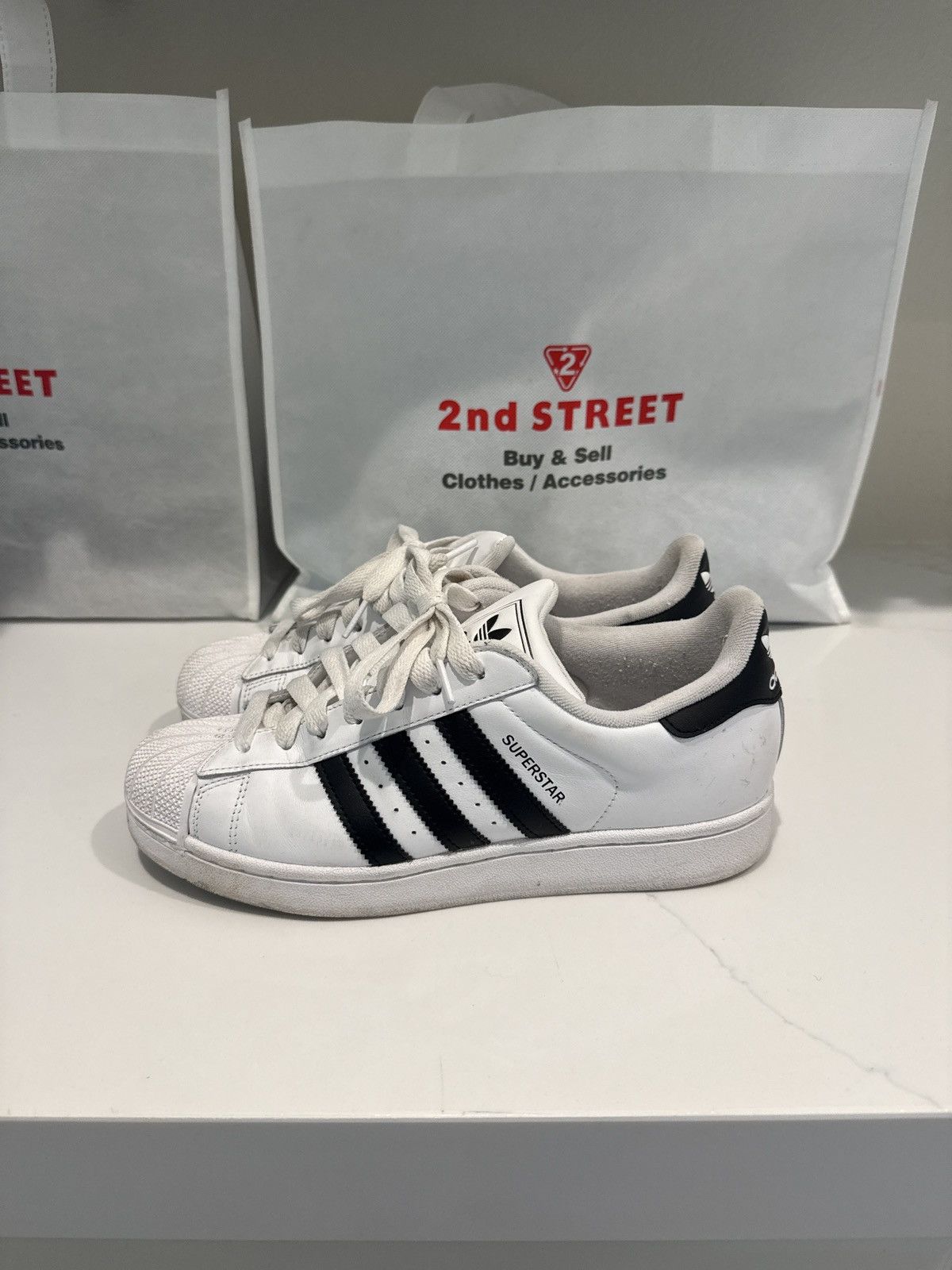 Adidas Adidas superstars Size US 9 / EU 42 - 4 Thumbnail