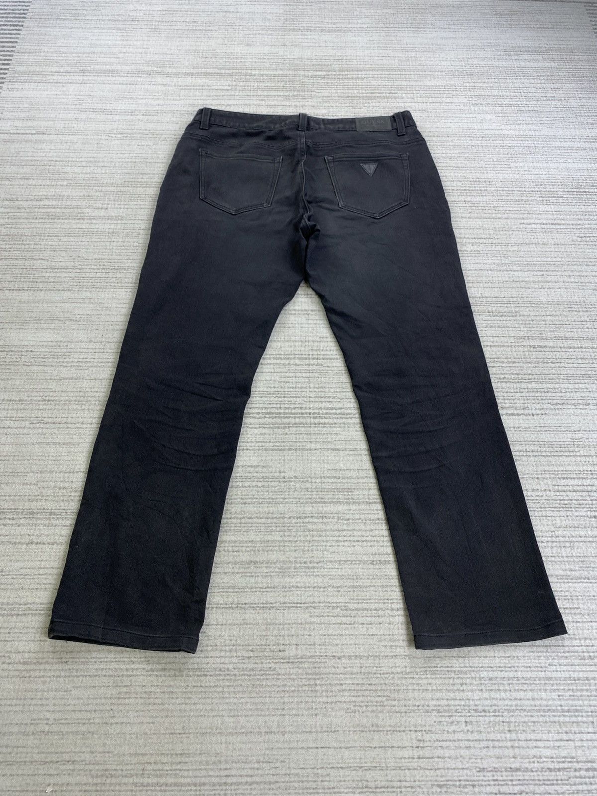Guess × Japanese Brand × Vintage Vintage Guess Los Angeles Metal Logo All Black Denim Pants Size US 34 / EU 50 - 1 Thumbnail