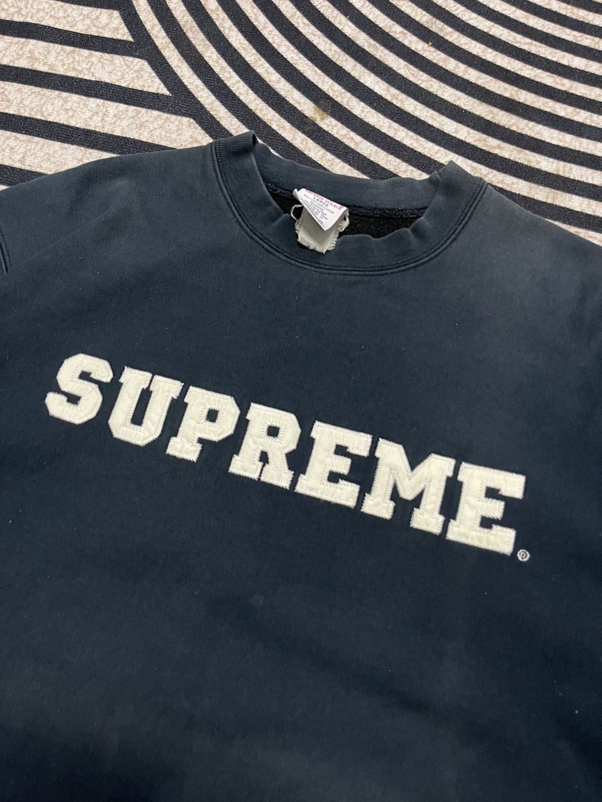 Champion × Supreme VINTAGE 1997 CHAMPION X SUPREME CREWNECK RARE COLOUR L Size US L / EU 52-54 / 3 - 6 Thumbnail