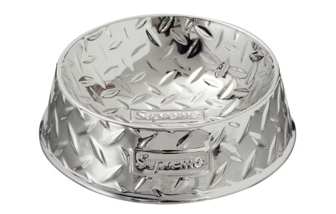 【希少】Supreme Diamond Plate Dog Bowl Supreme Diamond Plate Dog Bowl Red - SS23 - US