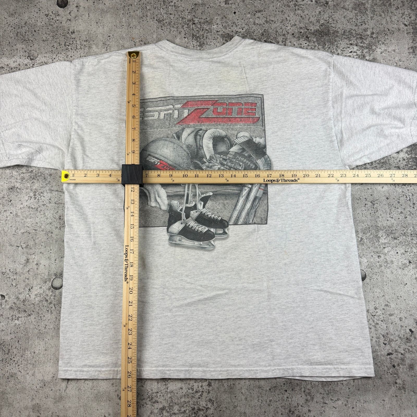 Vintage Vintage ESPN The Zone Shirt Y2K Sportswear Size XL boxy fit Size US XL / EU 56 / 4 - 9 Thumbnail