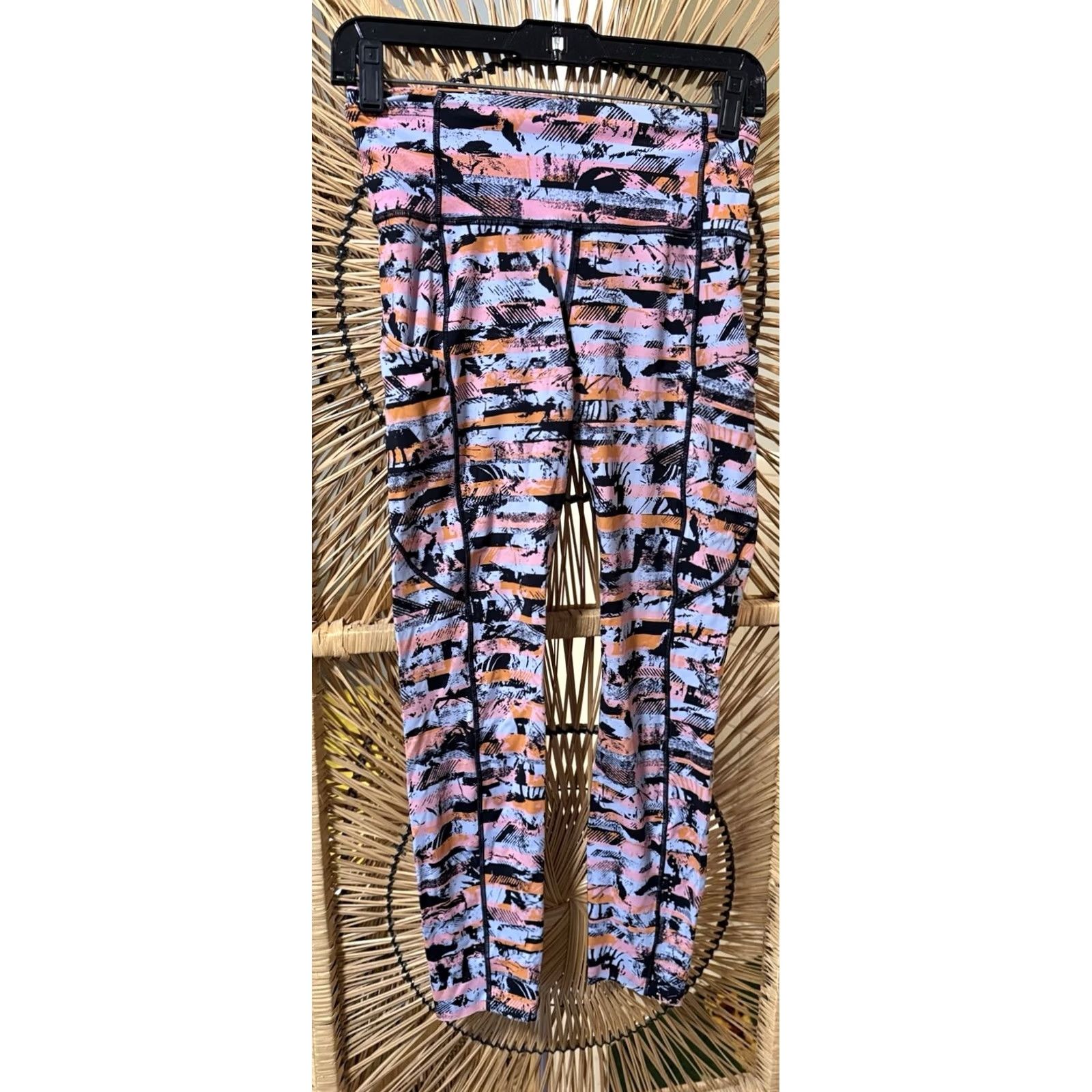 Lululemon Lululemon Fast Free High Rise Tight Legging Geo Print Size 6 EUC Women Pants Cross Training Activewear Ankle 25in Inseam Multicolor Adjustable Pockets Size 28" / US 6 / IT 42 - 3 Thumbnail
