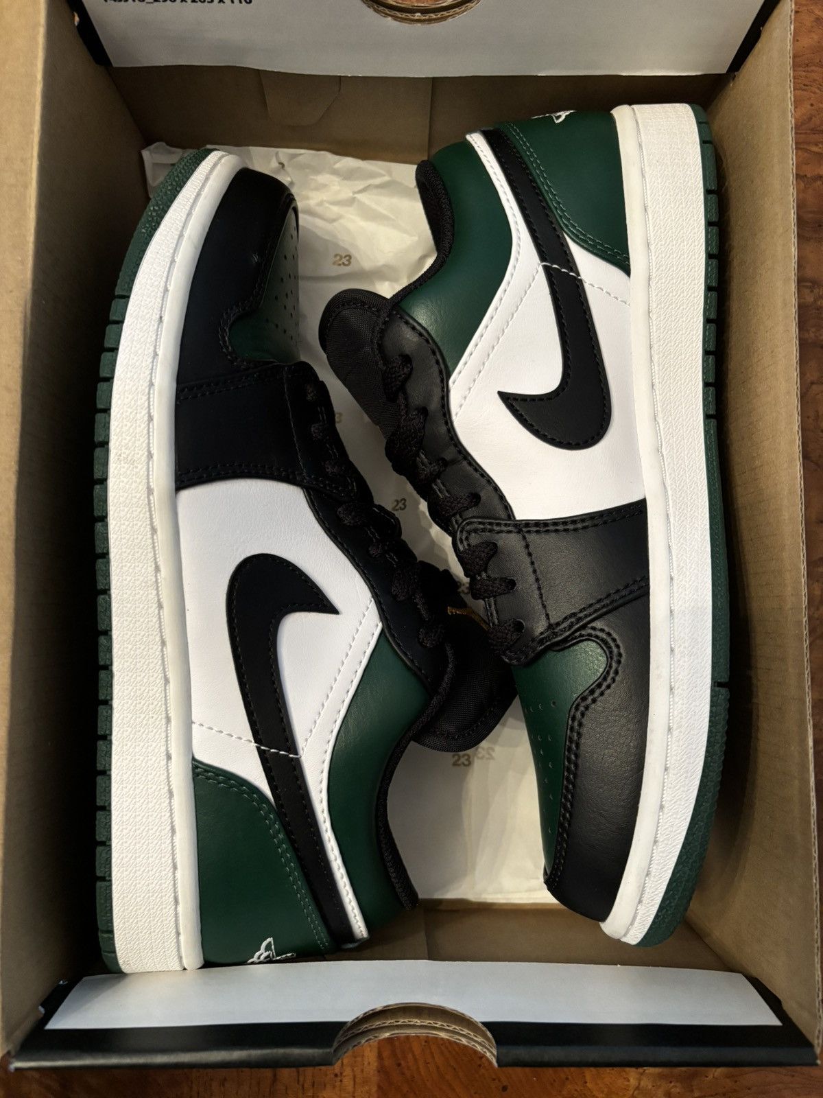 Jordan Brand Air Jordan 1 Low 'Green Toe' Size US 7 / EU 40 - 8 Thumbnail