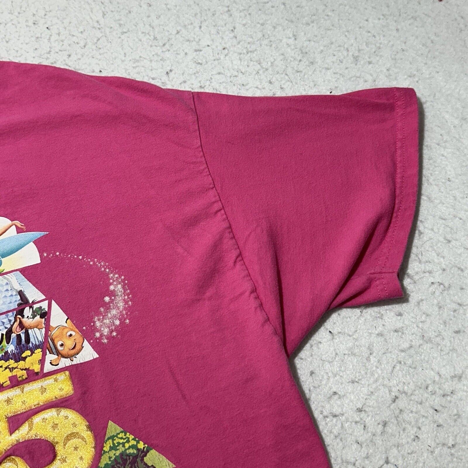 Disney Walt Disney World XL 2015 Mickey & Friends Graphic T Shirt Size US XL / EU 56 / 4 - 4 Thumbnail