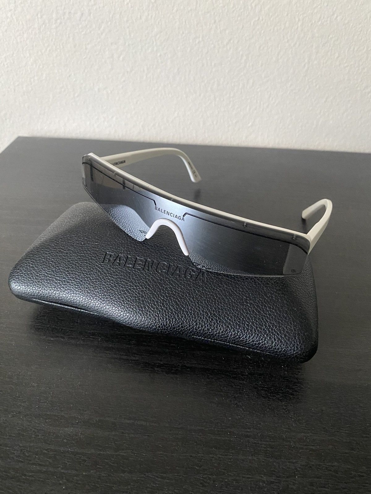 Balenciaga Balenciaga Shield Sunglasses White Size ONE SIZE - 1 Thumbnail