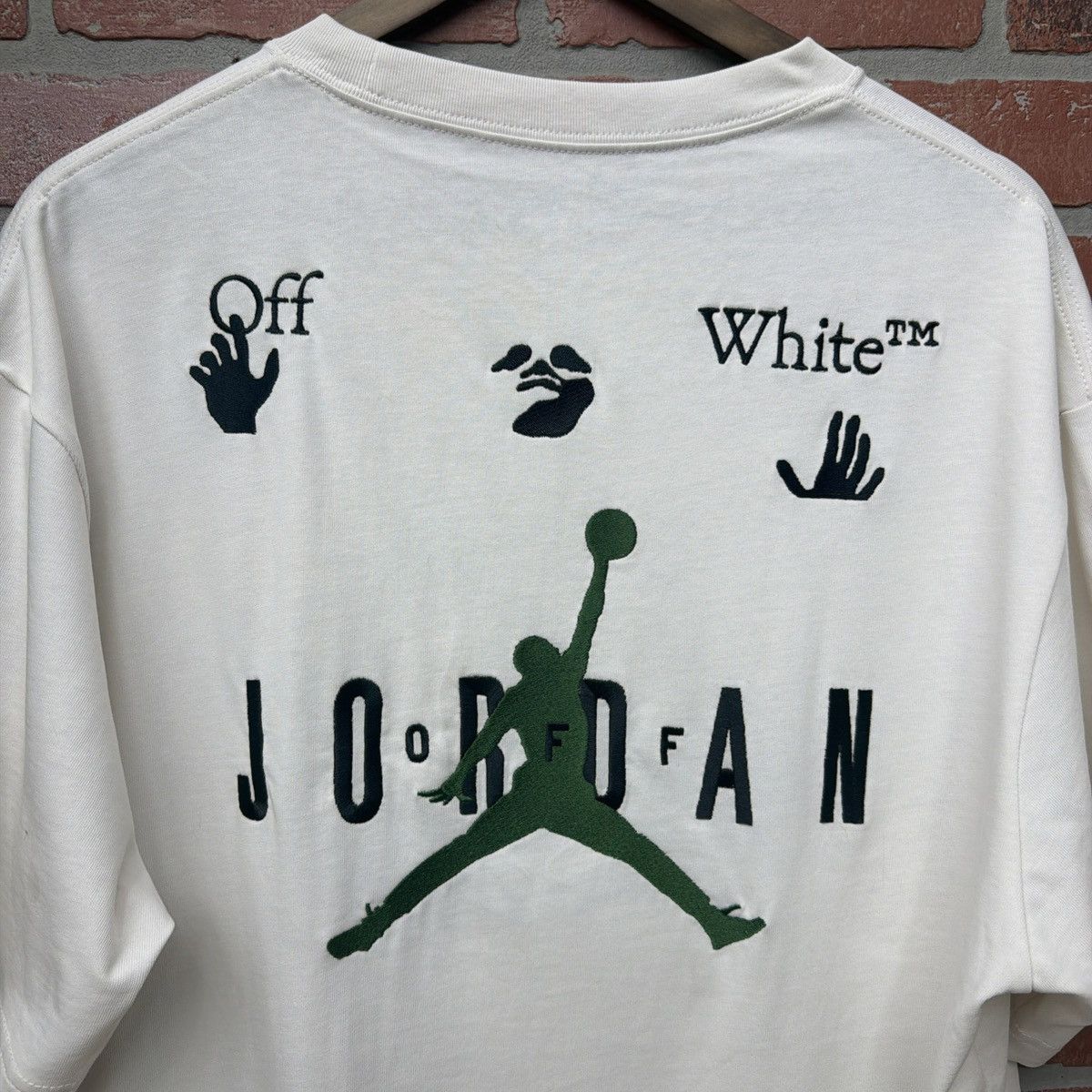 Off-White OFF-WHITE X Jordan Logo T-shirt Sail Size L Brand new Size US L / EU 52-54 / 3 - 2 Thumbnail