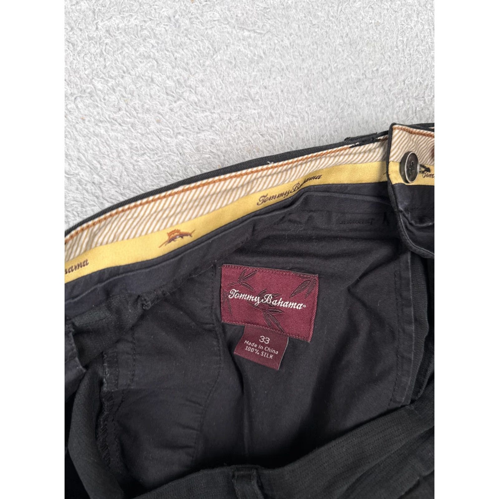Tommy Bahama Tommy Bahama Shorts Mens 33x9 Chino Silk Black Pleated Casual Golf Resort Vacation 90s Mens Size US 33 - 7 Thumbnail