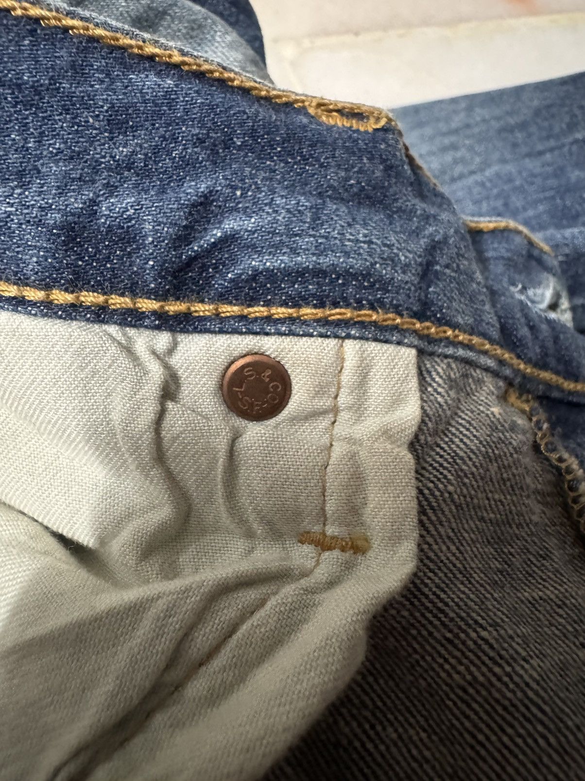 Levi's 💥BUTTON-FLY💥90's LEVI'S 501 GRUNGE HONEYCOMB DISTRESS BAGGY Size US 35 - 14 Thumbnail