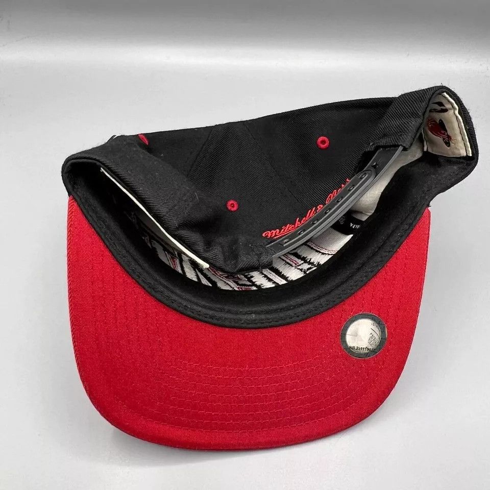 Mitchell & Ness Miami Heat Hat Men Mitchell & Ness NBA Snap Back Cap Size ONE SIZE - 8 Thumbnail