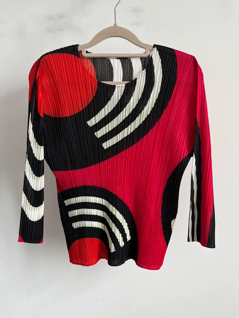 Issey Miyake Issey Miyake size:3 Red and black pleated long-sleeved shi Size S / US 4 / IT 40 - 1 Thumbnail