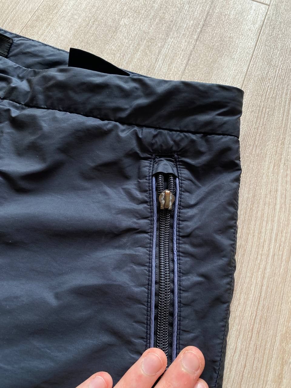 Prada prada red tab nylon shorts Size US 34 / EU 50 - 21 Thumbnail