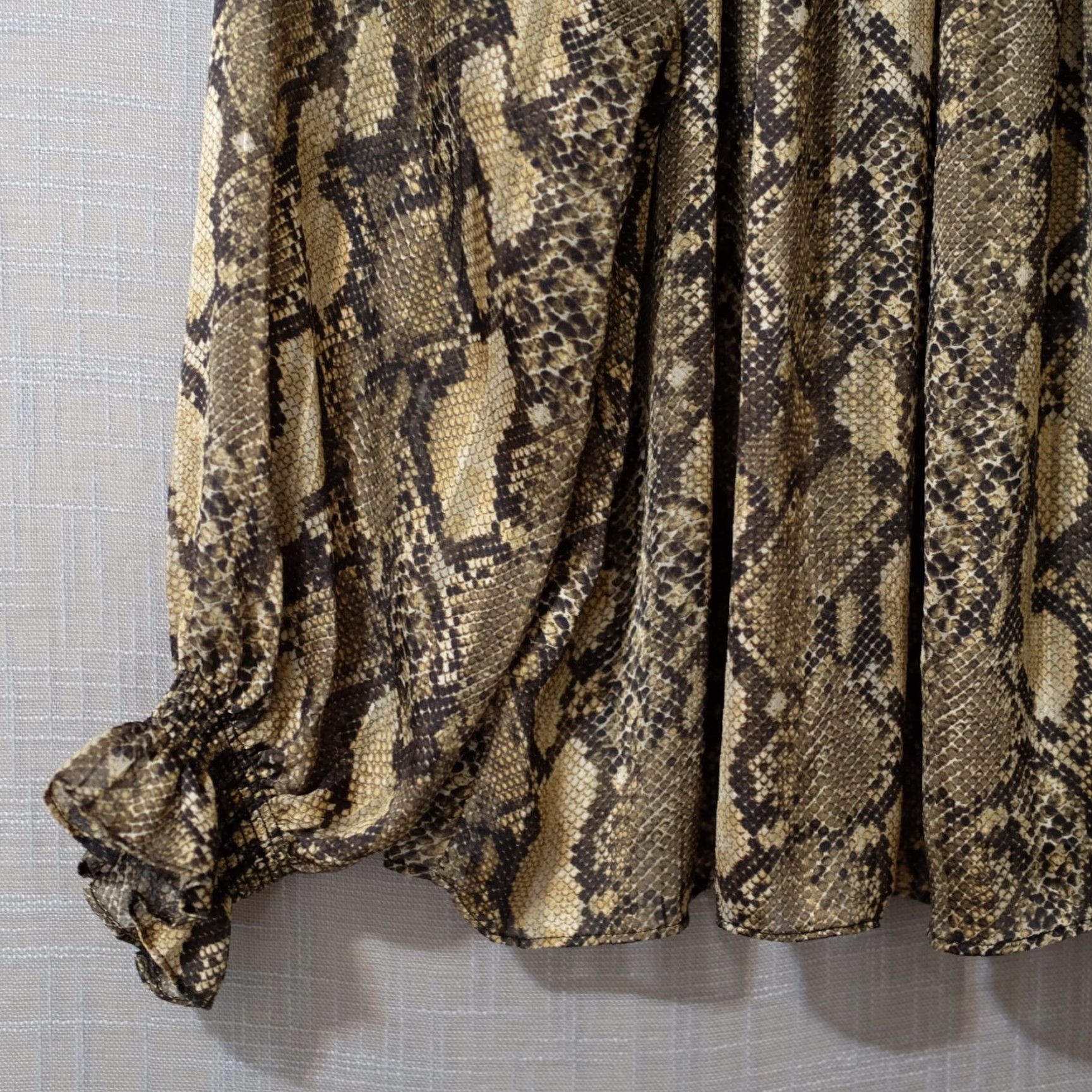 H&M VINTAGE Nwot! H&M Sheer Shirt Snake Print Long Sleeve Green Women's 12 #H52-10 Size XL / US 12-14 / IT 48-50 - 7 Thumbnail