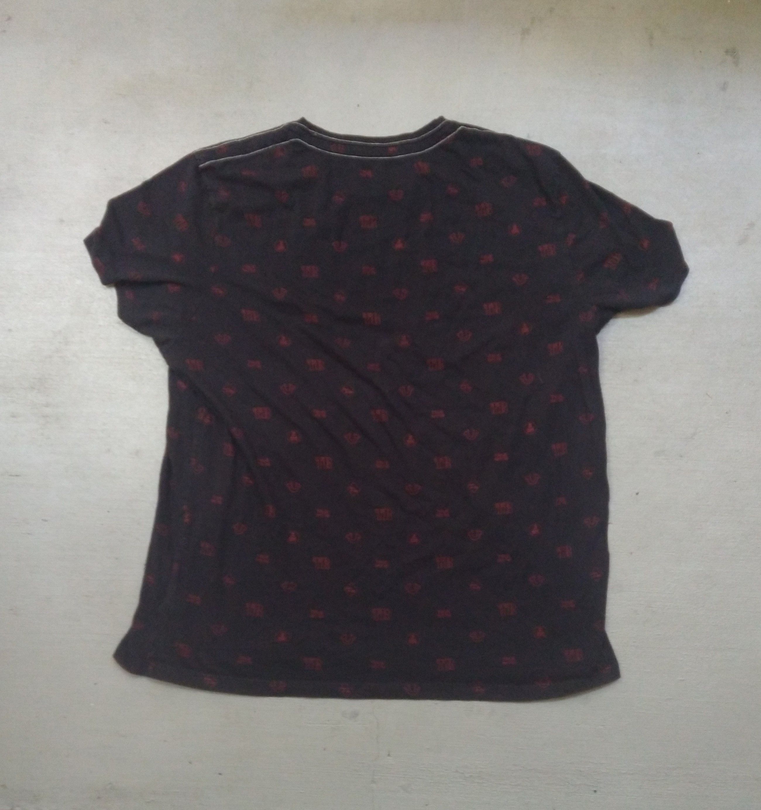 True Religion True Religion Tshirt Size XL Black Red Monogram Horseshoe Size US XL / EU 56 / 4 - 7 Thumbnail