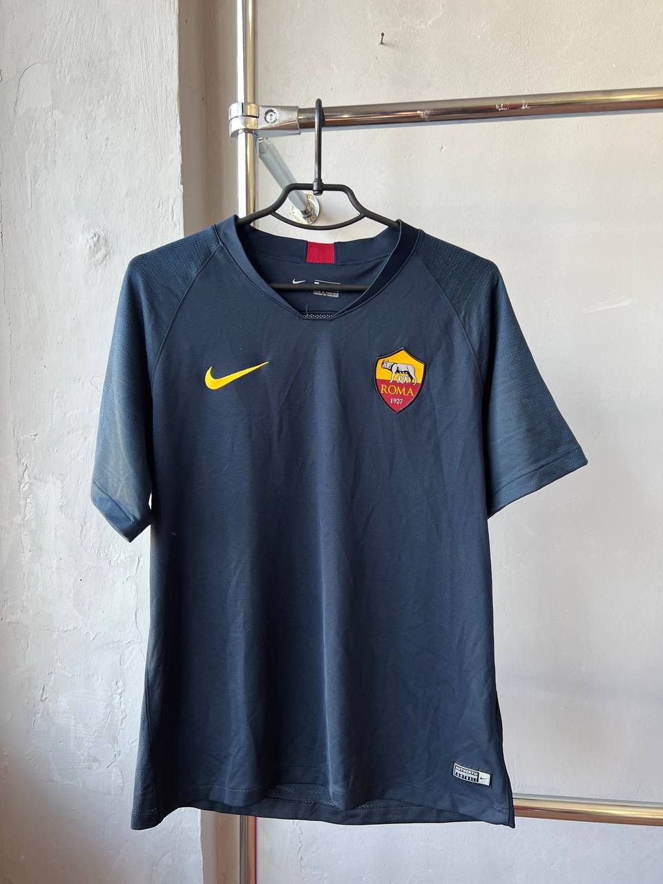 Nike 2019/20 AS ROMA TRAINING SOCCER JERSEY FOOTBALL SHIRT NIKE L Size US L / EU 52-54 / 3 - 2 Thumbnail