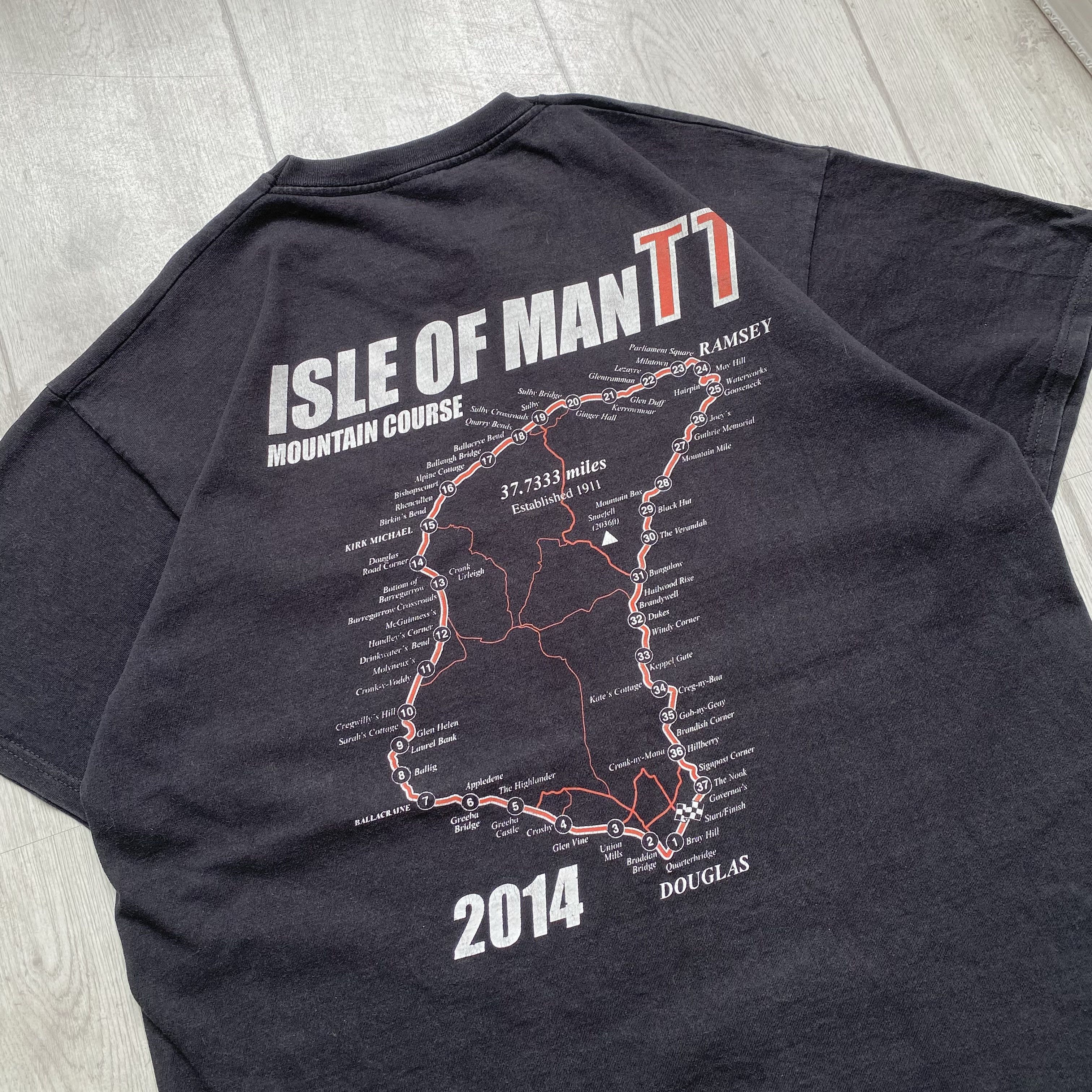 Yamaha 🏍️Vintage Racing Moto tee Honda Ducati Isle of Man kawasaki Size US L / EU 52-54 / 3 - 8 Thumbnail