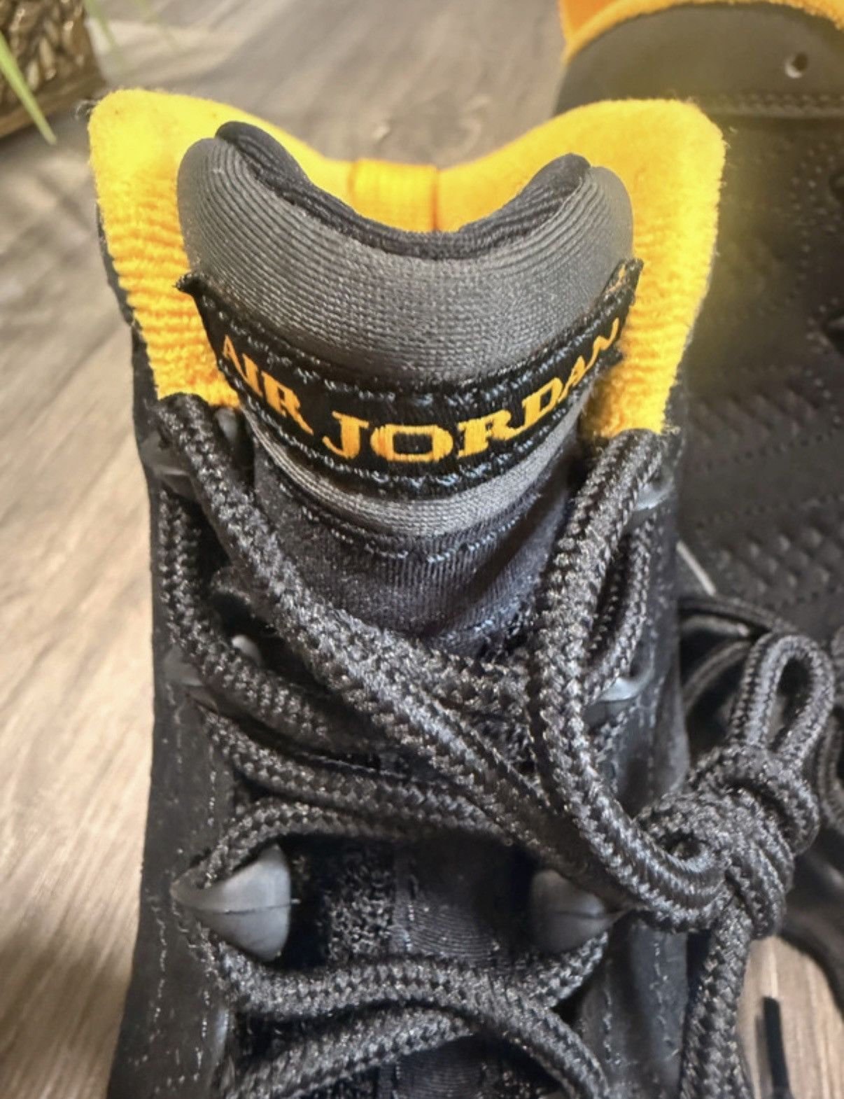 Jordan Brand Nike Air Jordan 9 Retro GS University Gold 302359-070 Youth Size US 7 / EU 40 - 5 Thumbnail
