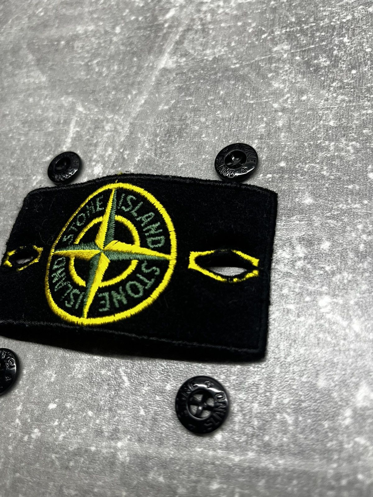 Stone Island × Vintage Stone Island vintage badge compass patch 4 buttons Size ONE SIZE - 4 Thumbnail
