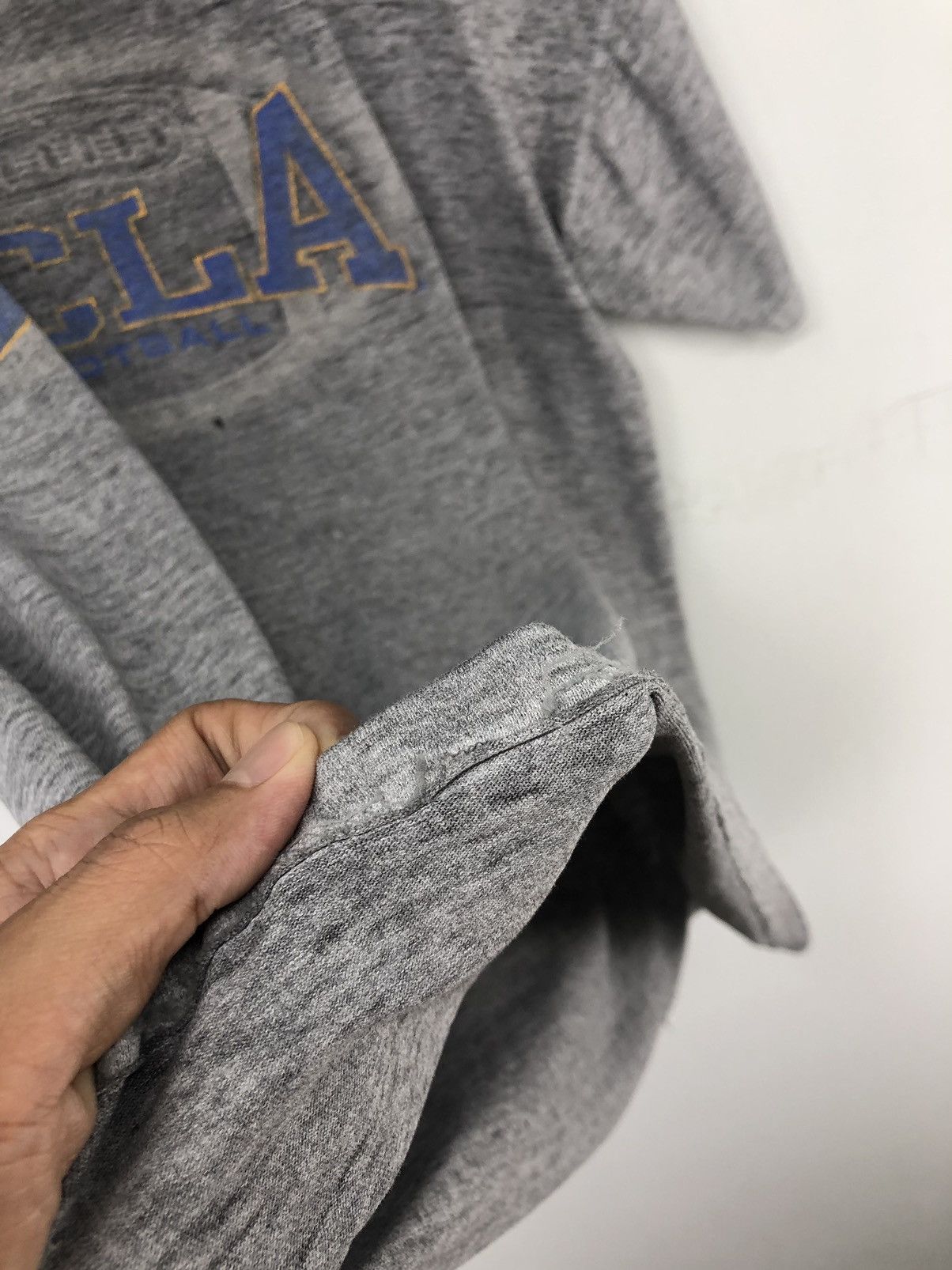 Vintage Vintage UCLA FOOTBALL Distressed Thrashed Tshirt Size US XL / EU 56 / 4 - 21 Thumbnail