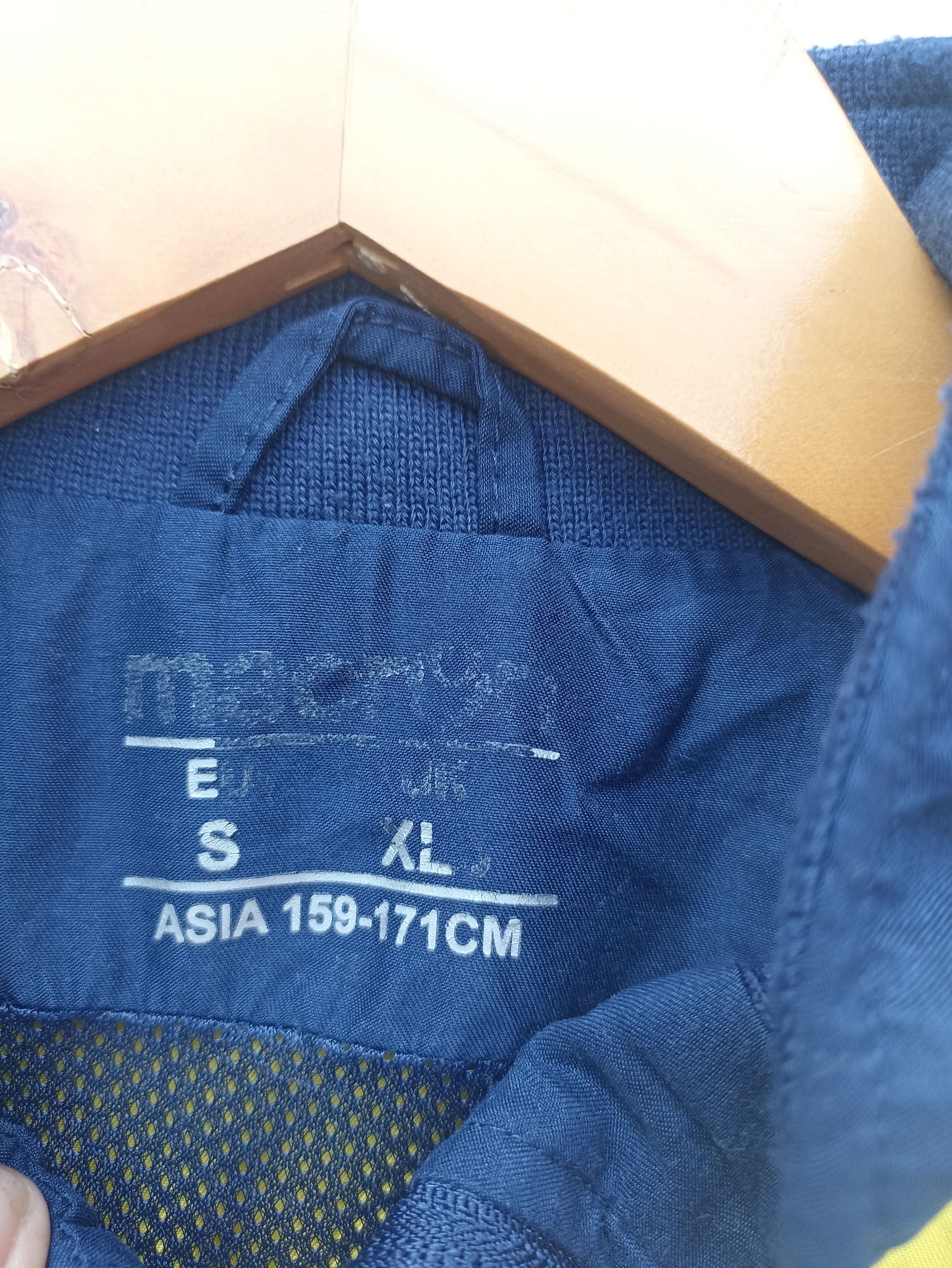Macron 2012 Leeds United Jacket zipper Macron sweater Size US S / EU 44-46 / 1 - 5 Thumbnail