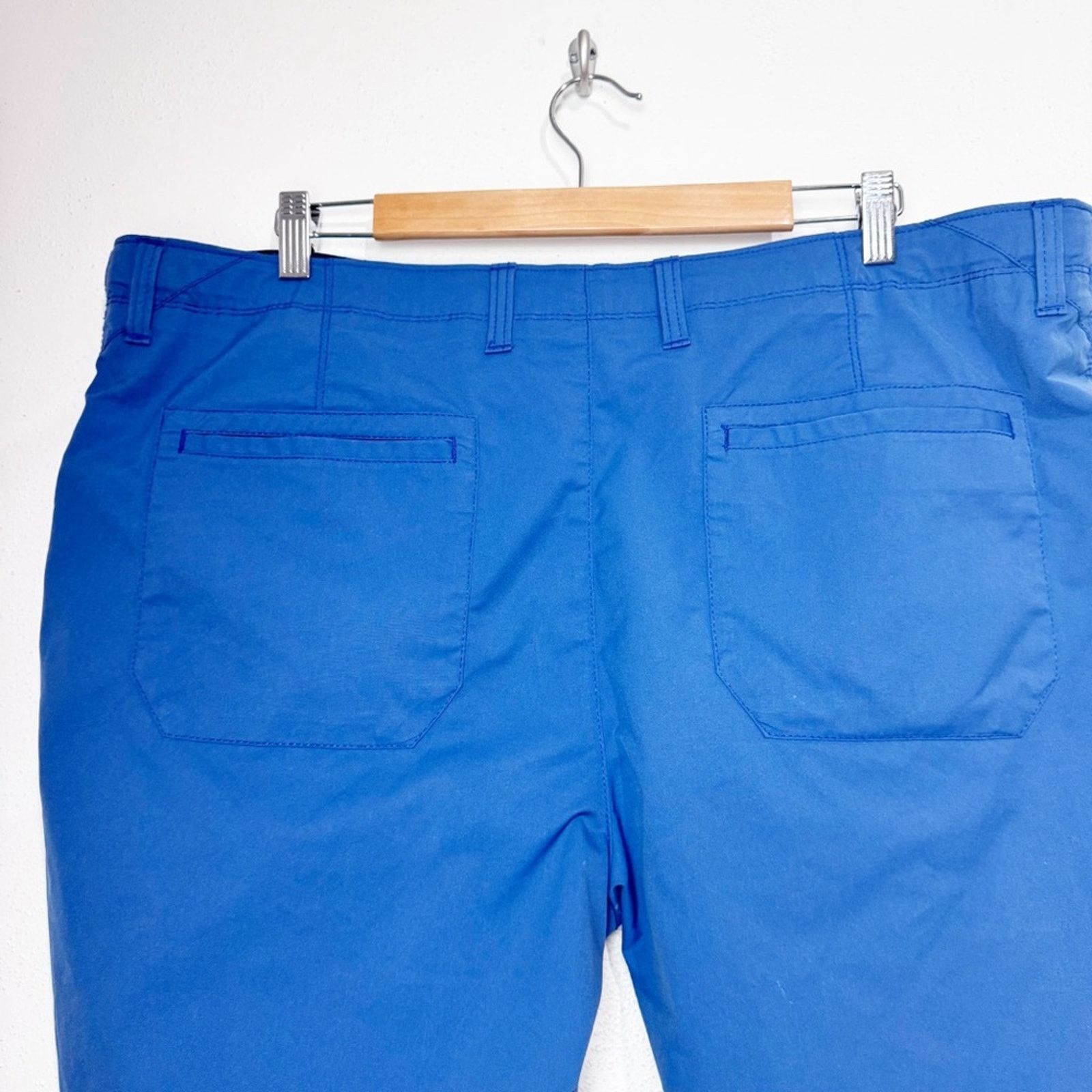 Tommy Bahama Blue Flat Front Chino Performance Golf Shorts Men’s Size 40 Size US 40 / EU 56 - 5 Thumbnail