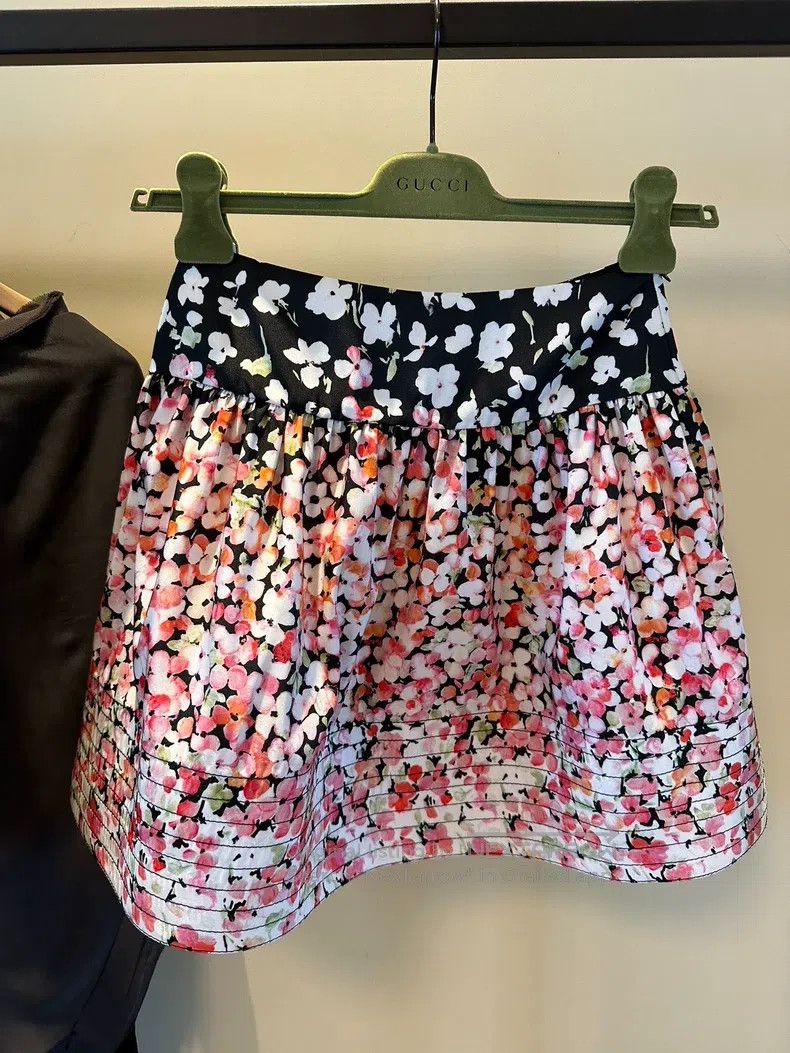 Valentino Valentino Skirt Size M / US 6-8 / IT 42-44 - 1 Thumbnail
