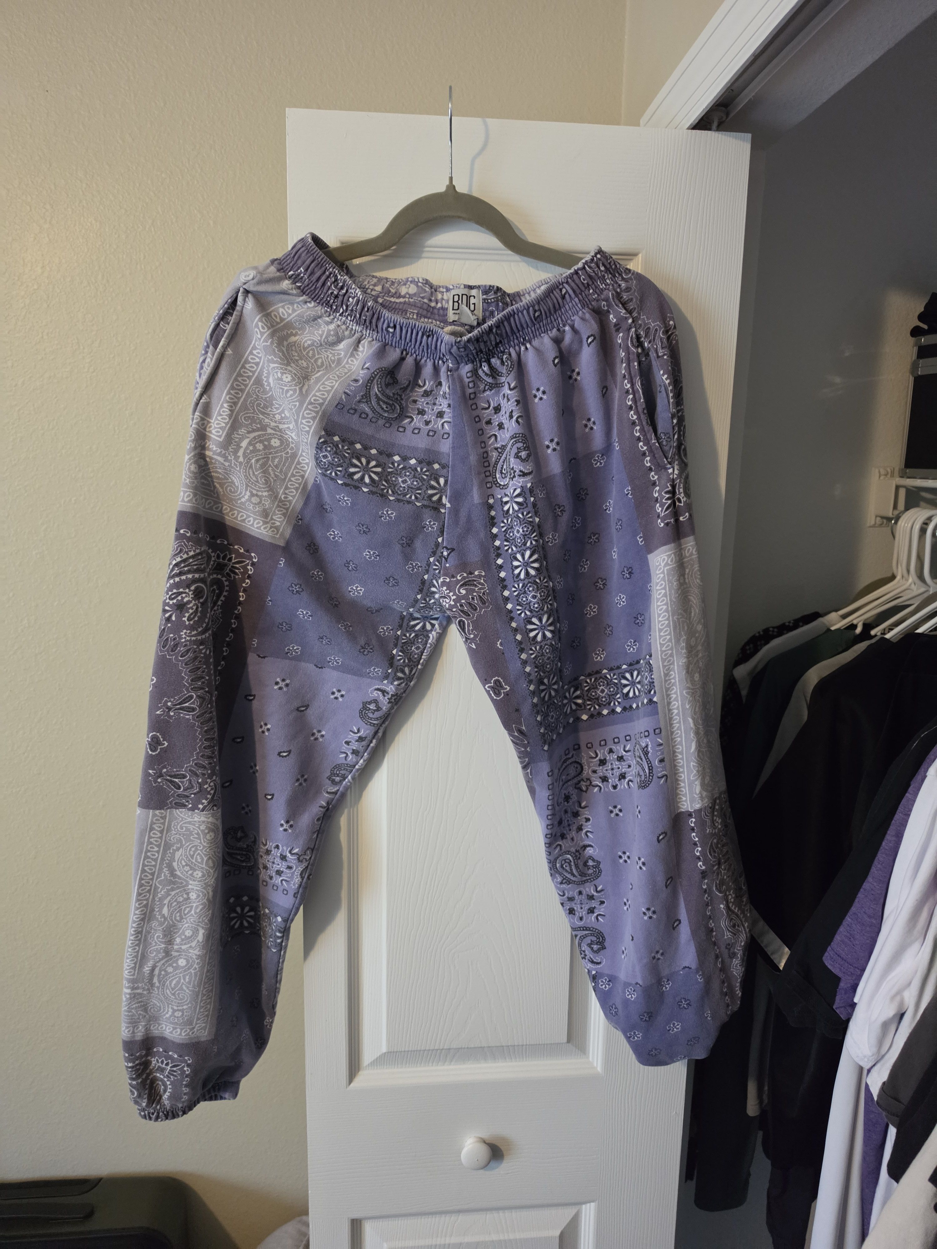 Bdg BDG Purple Paisley Bandana Size Medium Sweatpants Size US 32 / EU 48 - 1 Thumbnail